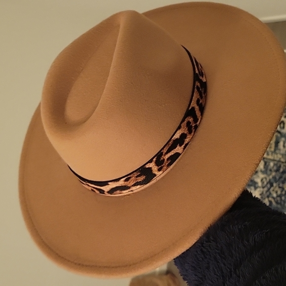 Leopard Belted Hat - Picture 3 of 3